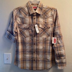 NWT Wrangler Men’s Slim Fit Long Sleeve Shirt
